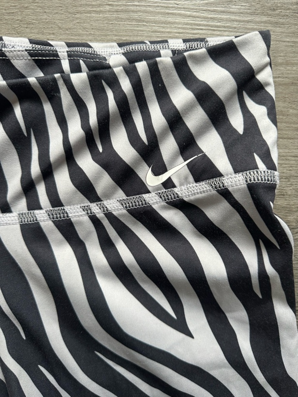 ๐ป Nike Zebra Print Biker Shorts ๐ป - Picture 2 of 4